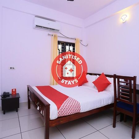 Oyo 26697 United Residency Hotel Kazhakuttam Kültér fotó