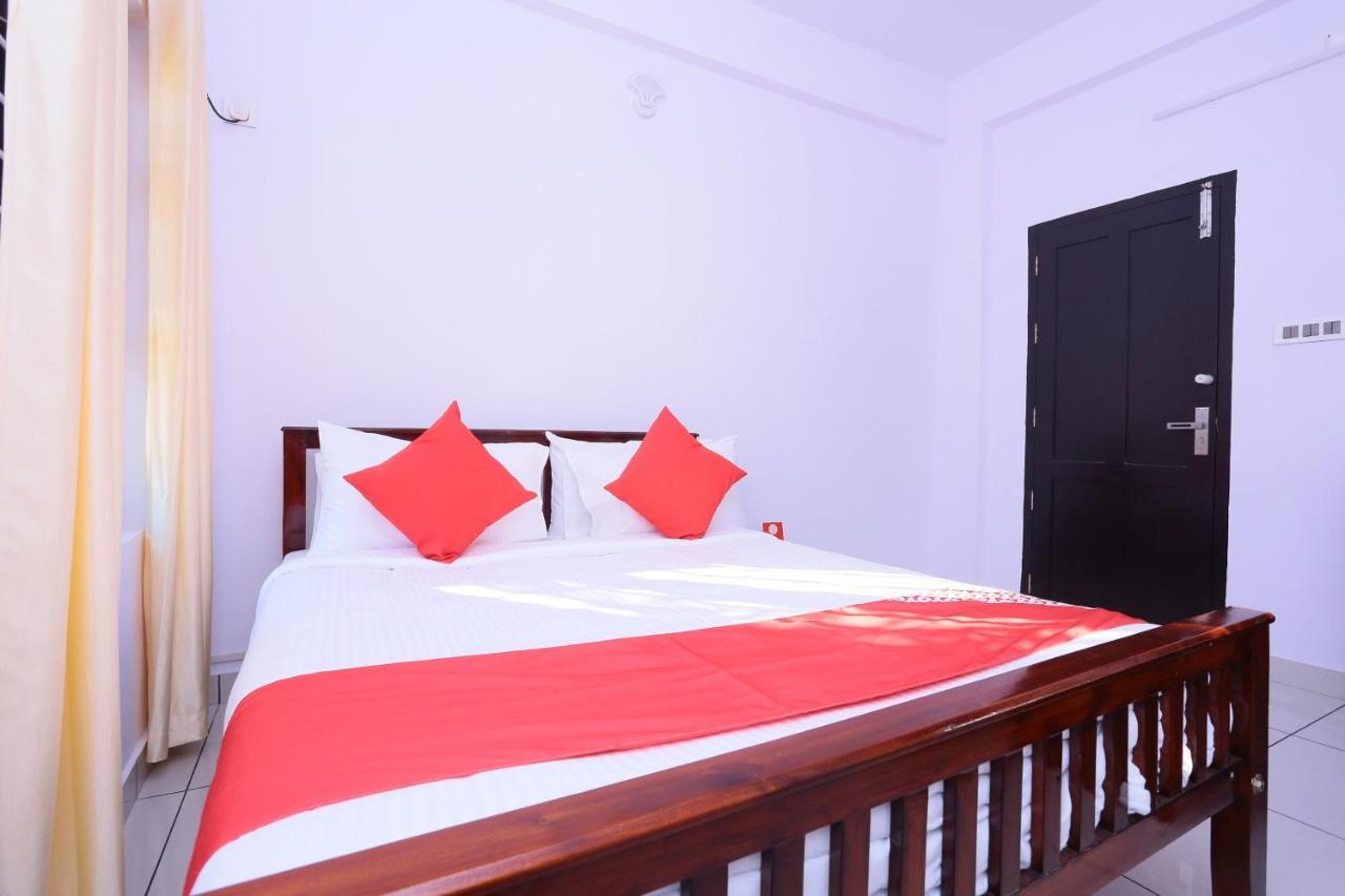 Oyo 26697 United Residency Hotel Kazhakuttam Kültér fotó
