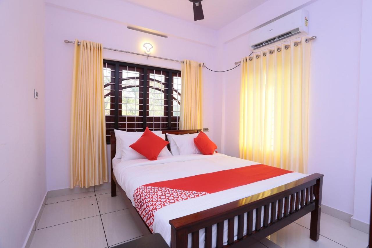 Oyo 26697 United Residency Hotel Kazhakuttam Kültér fotó