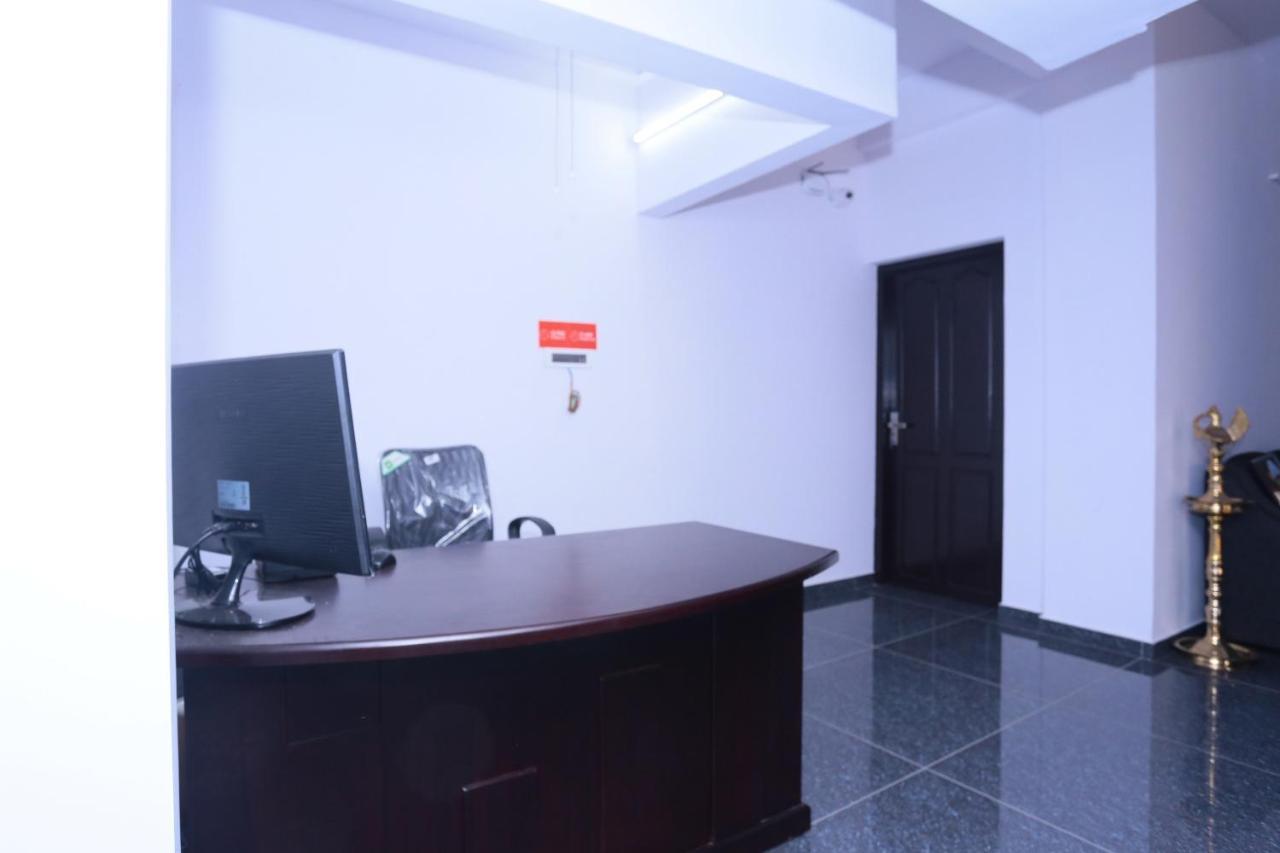 Oyo 26697 United Residency Hotel Kazhakuttam Kültér fotó