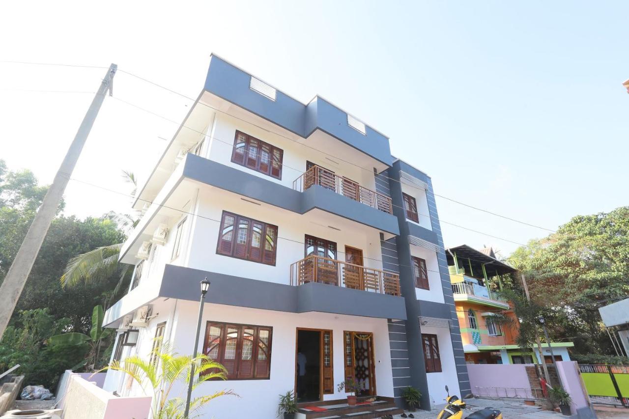 Oyo 26697 United Residency Hotel Kazhakuttam Kültér fotó
