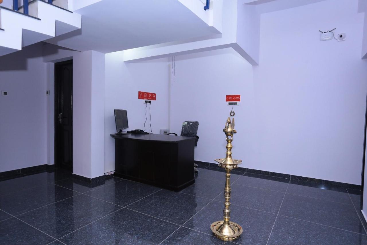 Oyo 26697 United Residency Hotel Kazhakuttam Kültér fotó